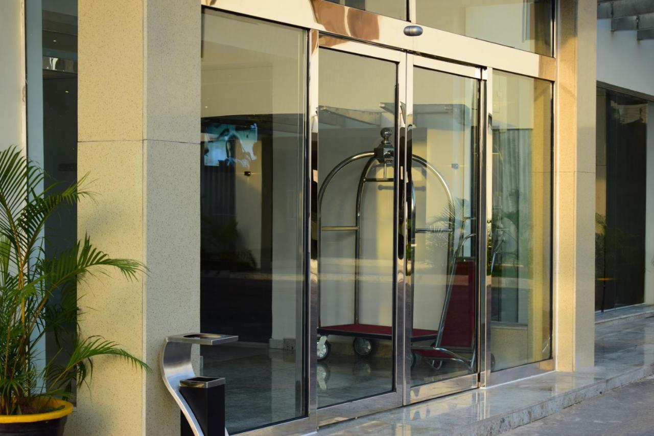 Monty Suites & Golf Uyo Exterior foto